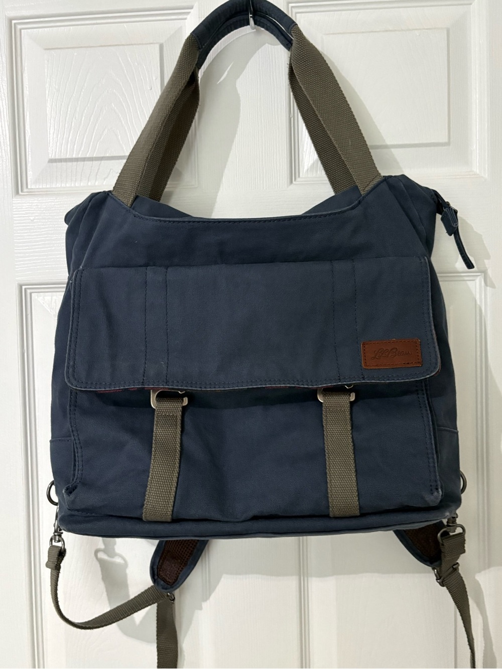 LL Bean Unisex Heritage Waxed Canvas Messenger Bag navy